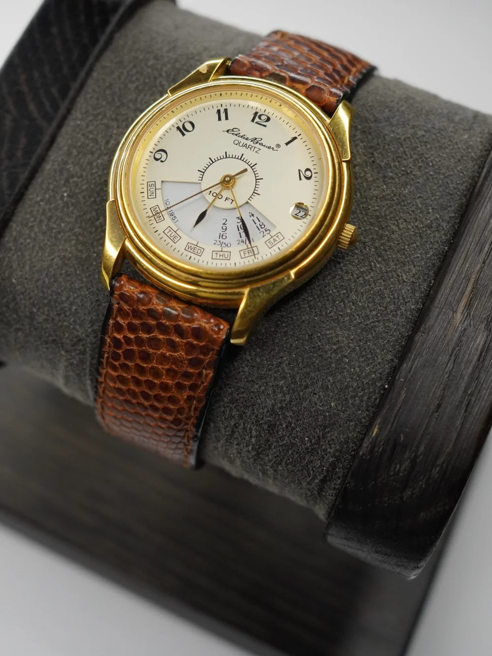 Eddie Bauer Quartz Day-Date Calendar Gold-Tone Cream Dial Japan Movt Wristwatch